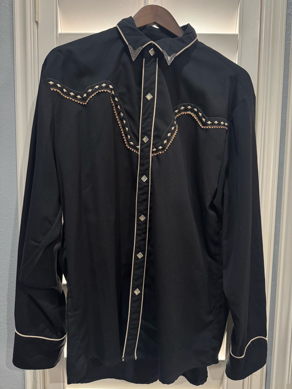 Scully black Western-Style Button-Up Shirt with Taupe Trim NWOT never worn